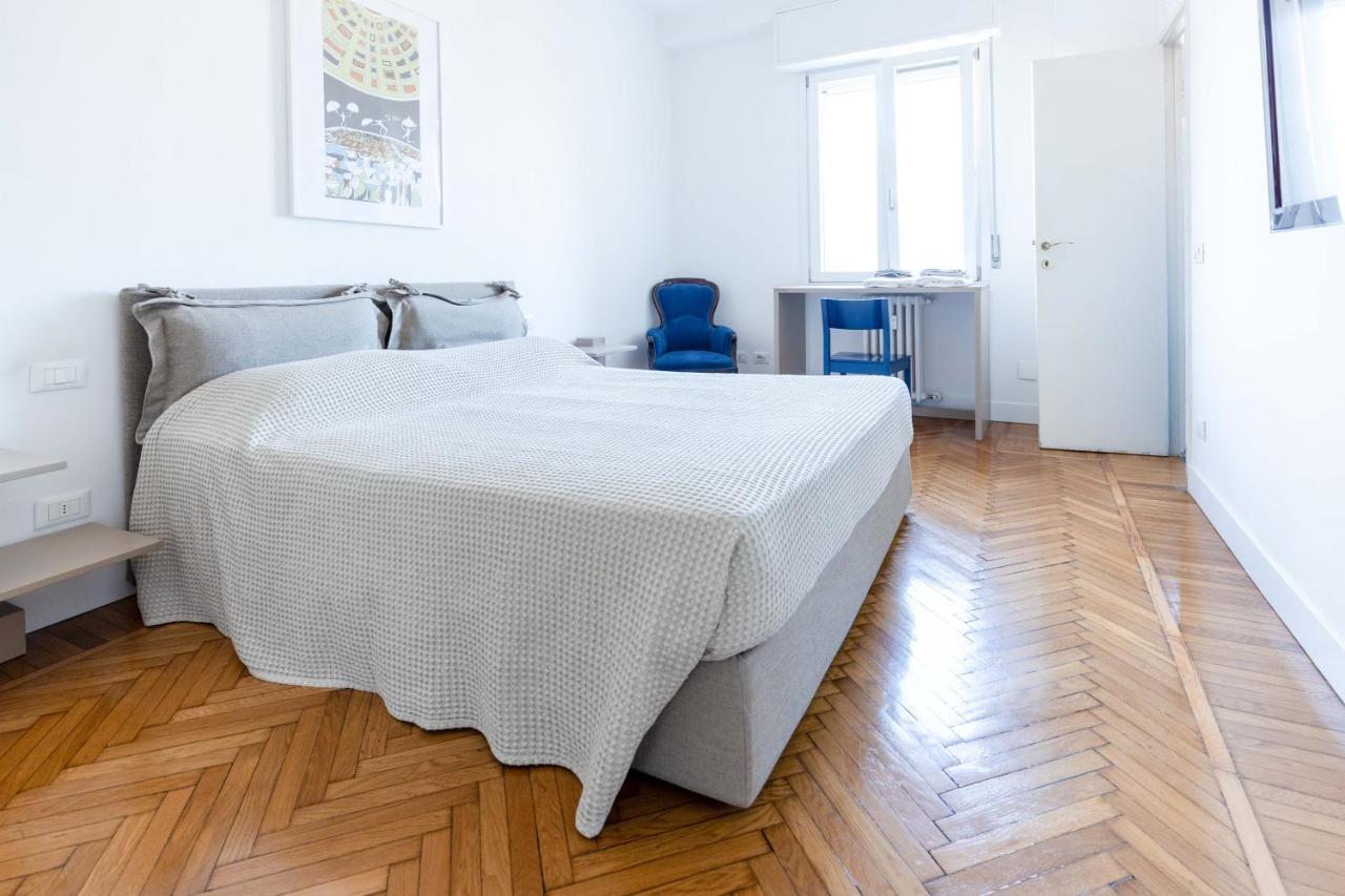 Appartamento Milan Flat 5 Min From Duomo With Park For Small Cars Esterno foto