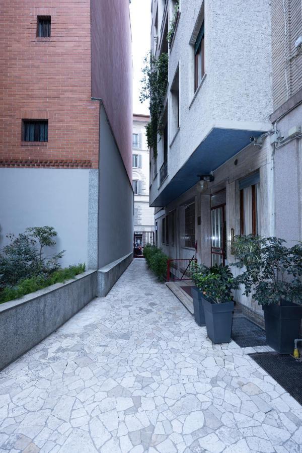 Appartamento Milan Flat 5 Min From Duomo With Park For Small Cars Esterno foto